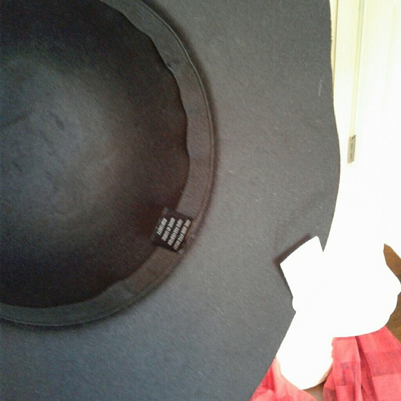 Nine & Company Black Felt Hat. Sale Over, Now $15 - Picture 4 of 4